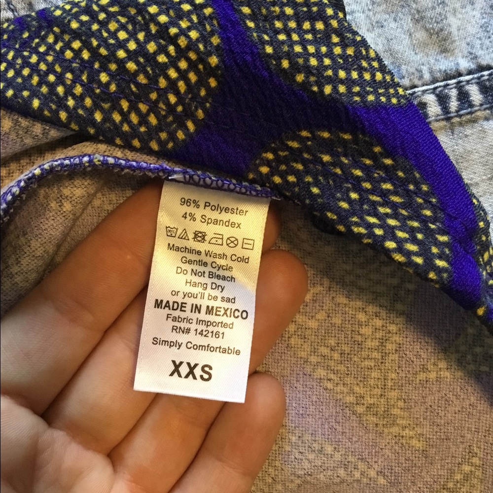 Lularoe Paisley Carly - Picture 4 of 4